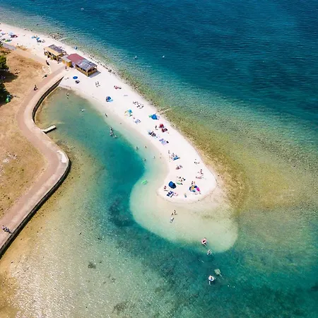 Villa New Seve Ii With Pool, Near The Town Center, 3km From The Pula