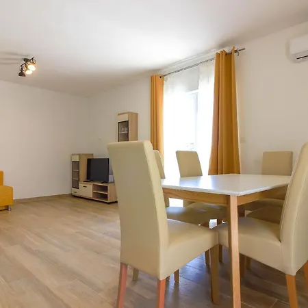 New Seve Ii With Pool, Near The Town Center, 3km From The Vila Pula