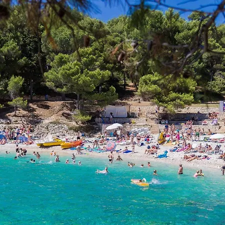 New Seve Ii With Pool, Near The Town Center, 3km From The Pula