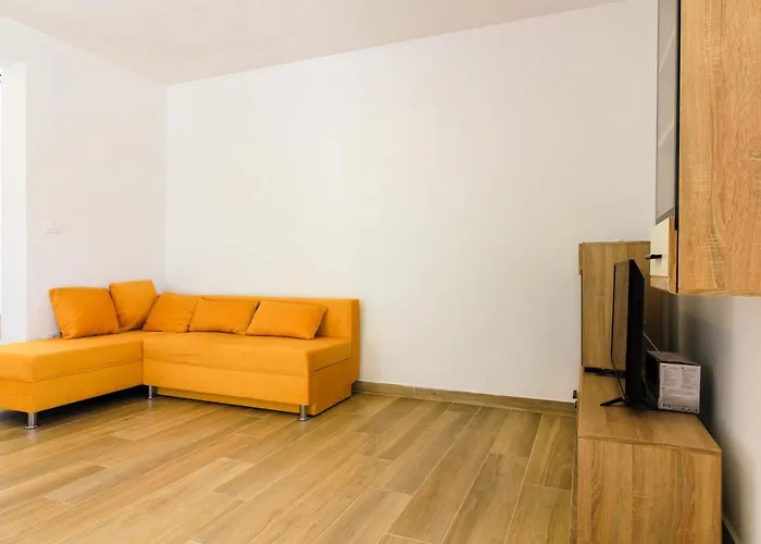 New Seve Ii With Pool, Near The Town Center, 3km From The