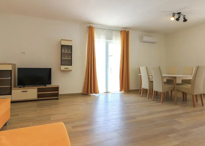 New Seve Ii With Pool, Near The Town Center, 3km From The Villa Pula