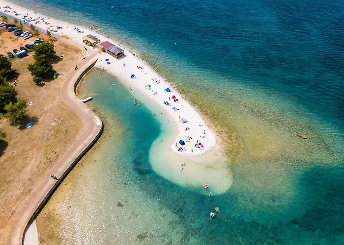 Villa New Seve Ii With Pool, Near The Town Center, 3km From The Pula