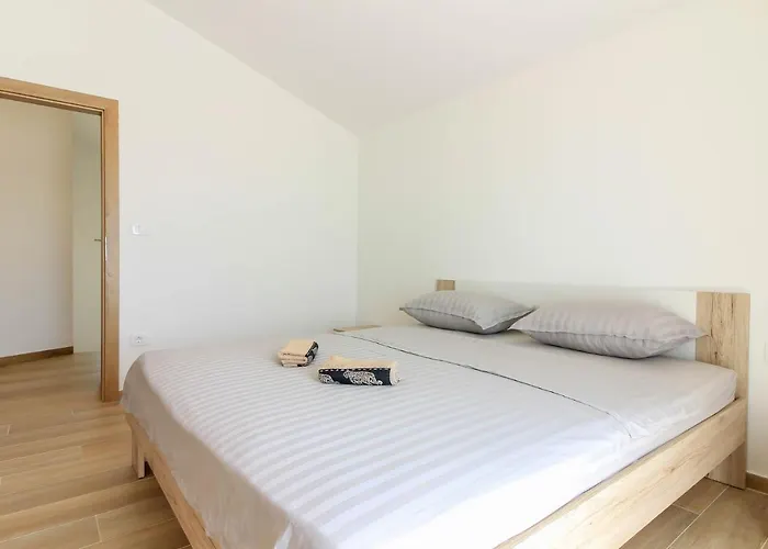 Vila New Seve Ii With Pool, Near The Town Center, 3km From The *