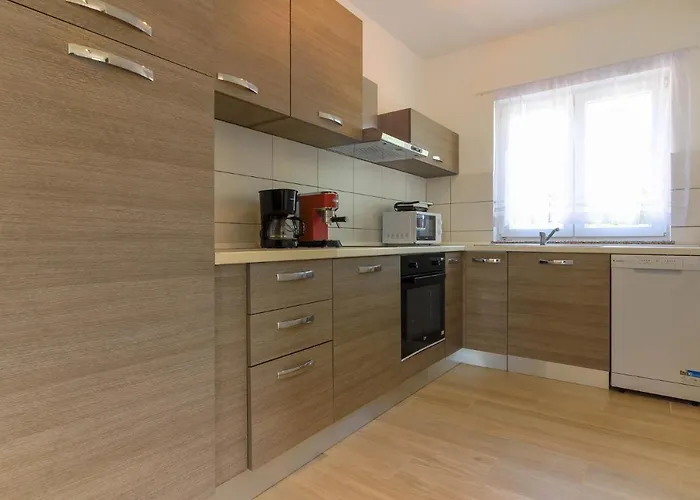 New Seve Ii With Pool, Near The Town Center, 3km From The Vila