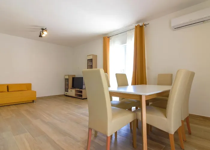 New Seve Ii With Pool, Near The Town Center, 3km From The Villa Pula