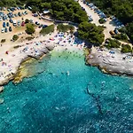 New Seve Ii With Pool, Near The Town Center, 3km From The * Pula