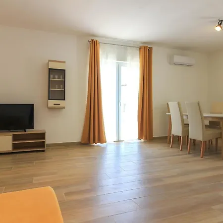 New Seve Ii With Pool, Near The Town Center, 3km From The וילה פולה