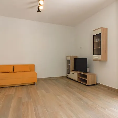 וילה New Seve Ii With Pool, Near The Town Center, 3km From The פולה