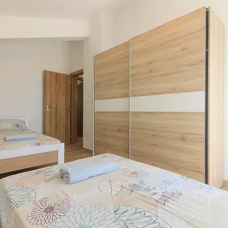 New Seve Ii With Pool, Near The Town Center, 3km From The וילה