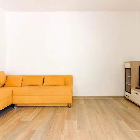 New Seve Ii With Pool, Near The Town Center, 3km From The Villa